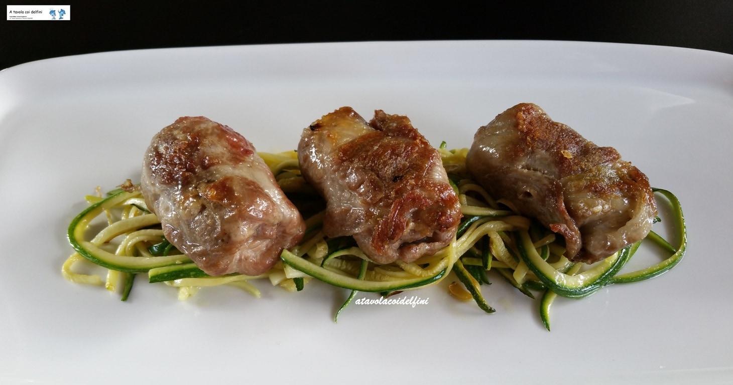 Bombette pugliesi su tagliatelle di zucchine