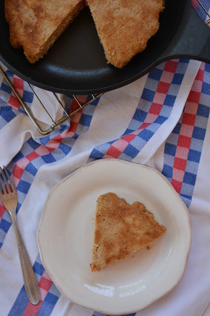 ricetta focaccia farro in padella con tonno pomodorini e parmigiano omindipanpepato